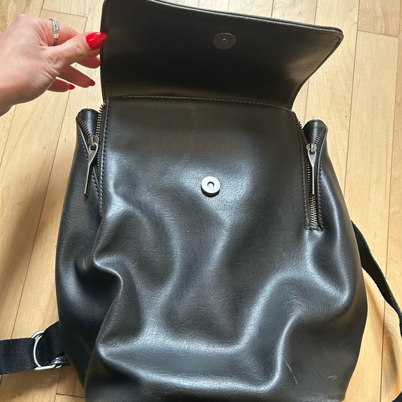 Black Matt & Nat Backpack - Picture 4 of 6